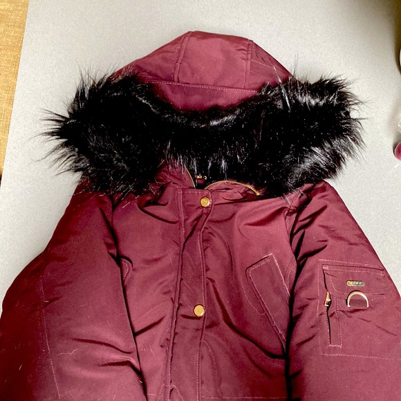 Brand: Bebe Colour: burgundy, black, with gold accents. Size: Large. - Picture 4 of 5